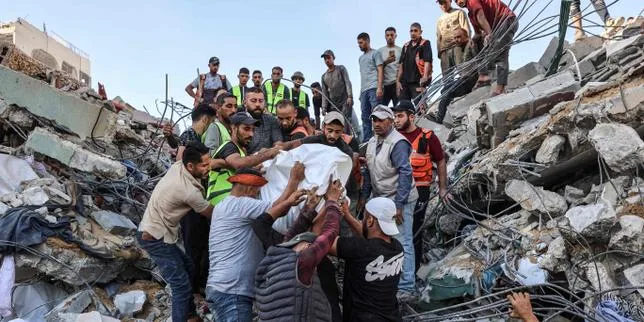 Gaza : un immeuble endommagé par des attaques israéliennes s’effondre, au moins 20 morts et des dizaines de disparus