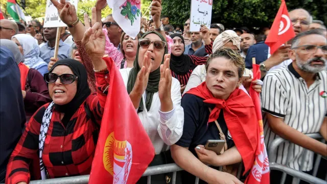 Milhares manifestaram-se na Tunísia contra aumento do custo de vida