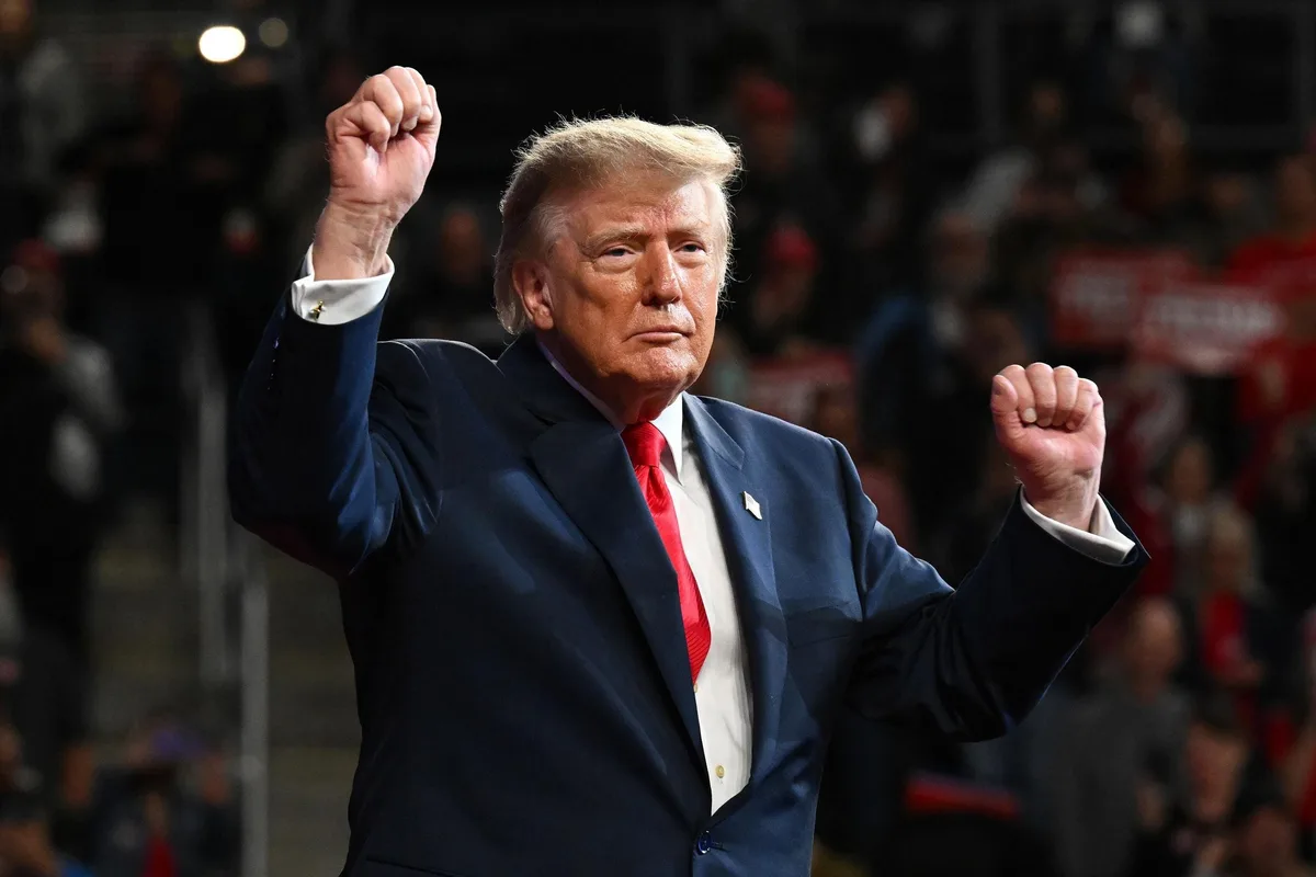 Trump Tells Supporters: ‘I Could Say The Stupidest Things And You’d Clap’