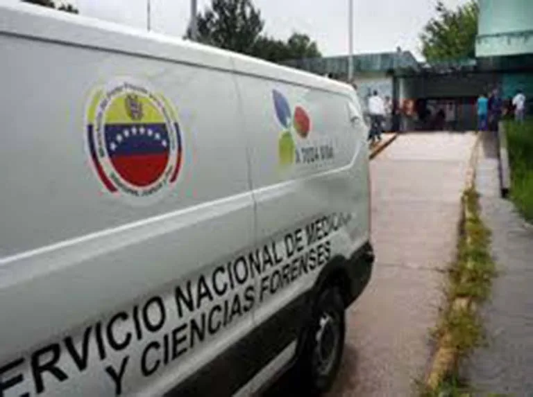 Falleció al chocar su moto contra un poste