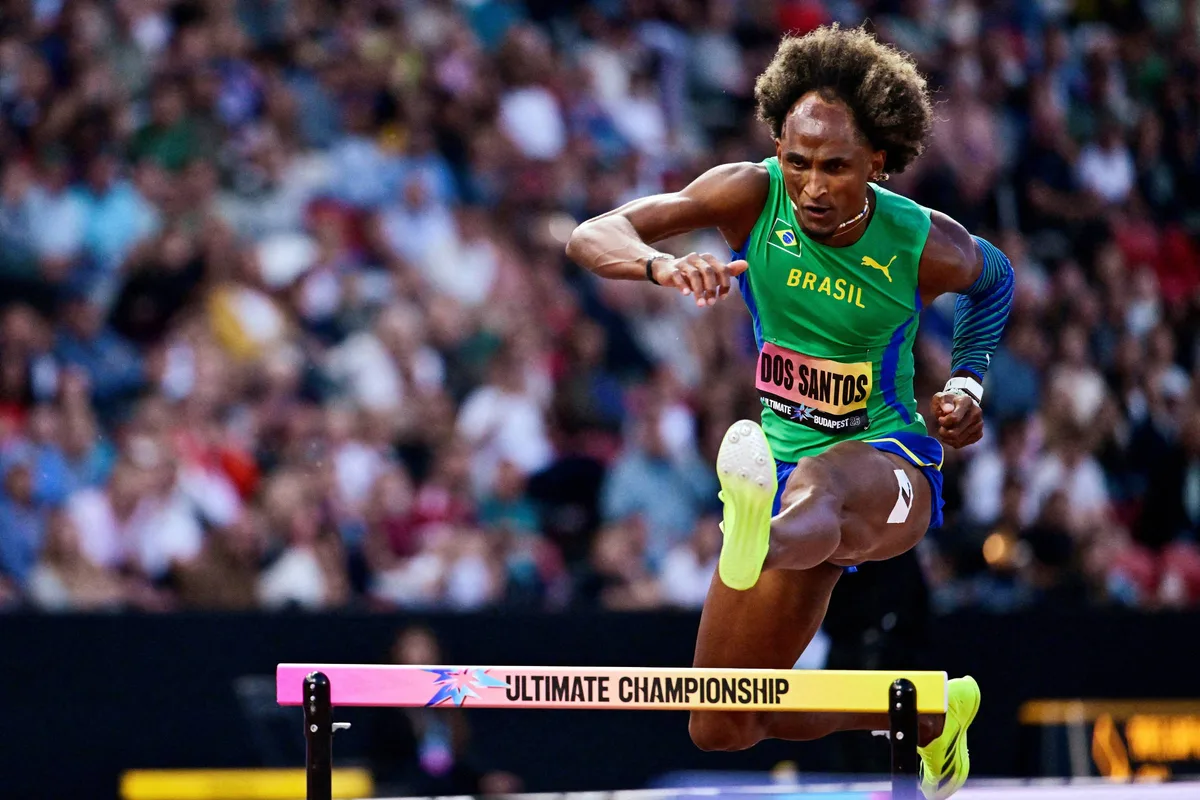 Alison dos Santos vence 400 m com barreiras na Hungria