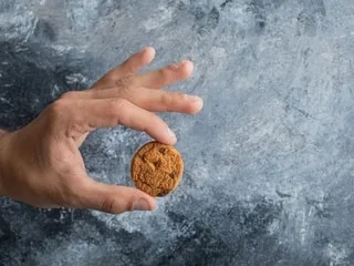 Êtes-vous prêts à manger un cookie en plastique recyclé ? Ces scientifiques ont mis au point une recette… inédite