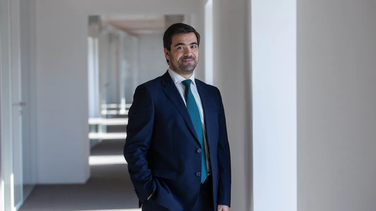 Abreu Advogados assessora venda de negócio global de sistemas de controlo de condução da Dura Automotive