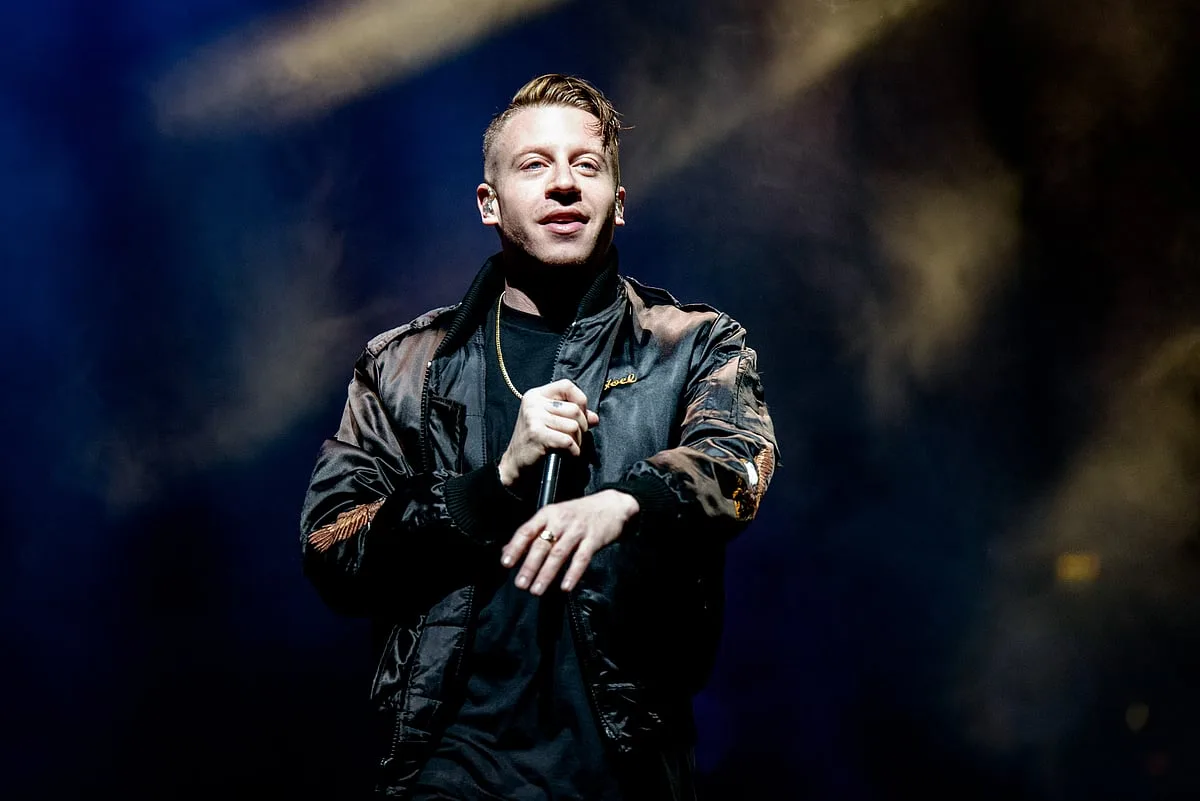 Macklemore doa um milhão de dólares a organizações de ajuda à Palestina e desafia multimilionário Robert Kraft a igualar doação