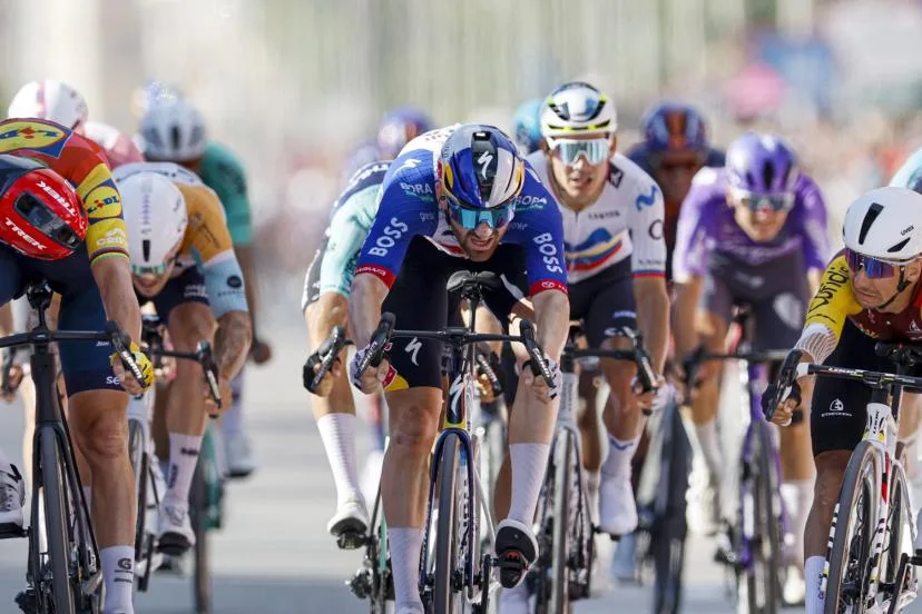 Bryan Coquard vainqueur au sprint de la 8e étape d'une Vuelta complètement relancée après l'abandon de Tadej Pogacar