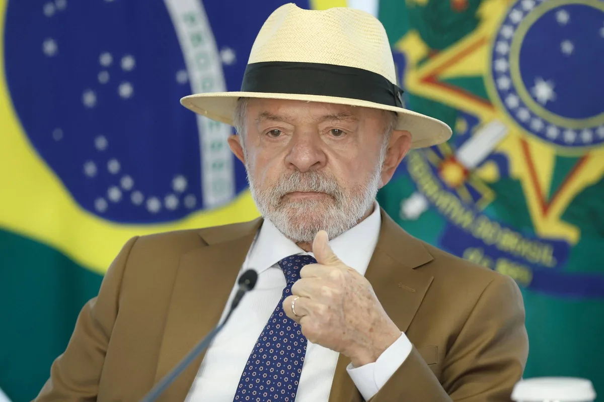 Sob pressão, governo consegue adiar votação de marco da inteligência para o fim do mês