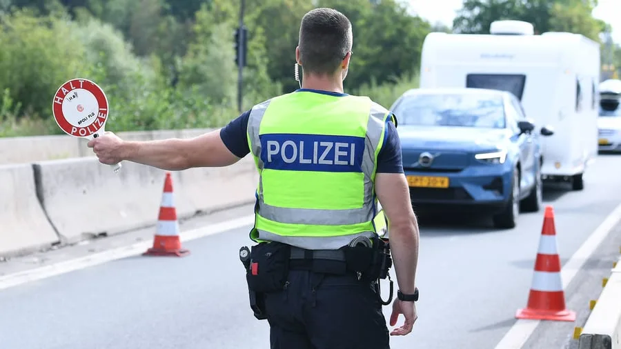 Migration: Dobrindt verlängert Grenzkontrollen bis mindestens Mitte März