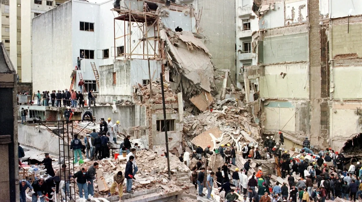 A 32 años del atentado de la AMIA, la Cámara de Casación avaló el juicio en ausencia contra los acusados