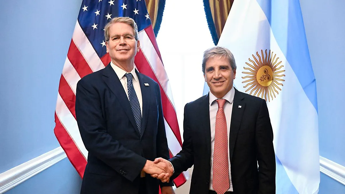 Se cumple un año de la intervención de Scott Bessent: qué pasó con el dólar y qué efecto dejó en la city