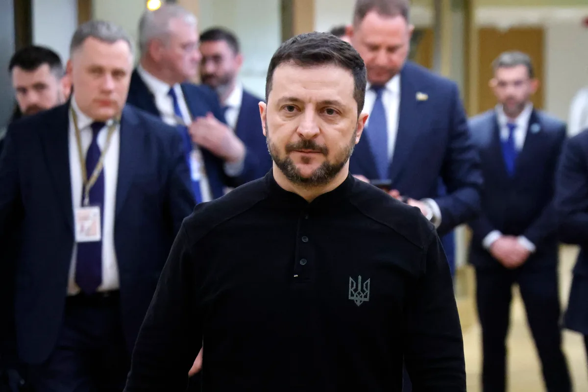Após protestos, Zelensky formaliza escolha de novo ministro da Defesa
