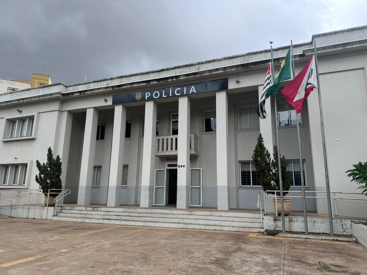 Motorista é preso por dirigir embrigado e bater em carro estacionado em Araçatuba