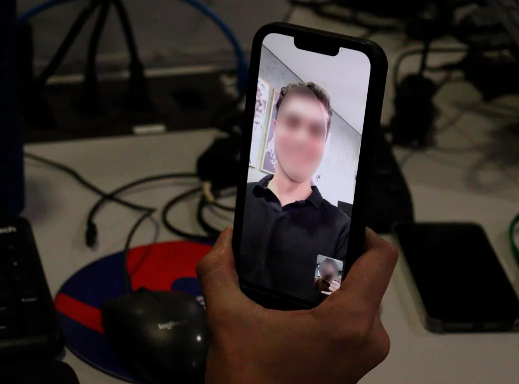 Caminhoneiro passa 4 horas em videochamada por vaga de emprego e perde R$ 16 mil