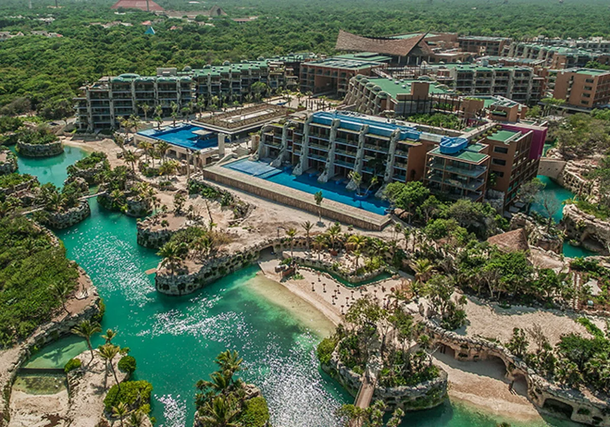 Compró un terreno para vivir y terminó creando Xcaret, uno de los parques más famosos de México