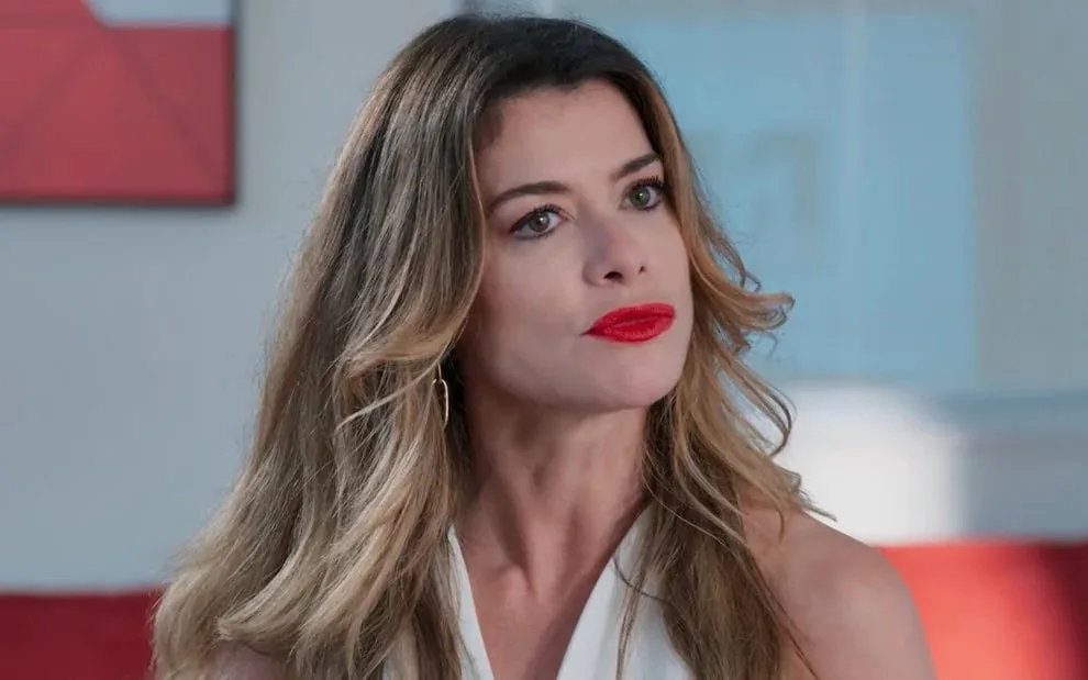 Vanessa surta de vez e arruma nova arma para puxar o tapete de Bela em Por Você