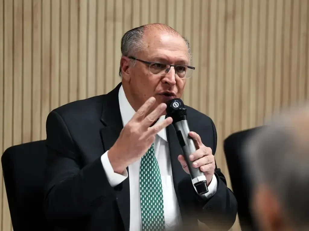Alckmin diz que Brasil manterá negociação com EUA para reverter tarifaço