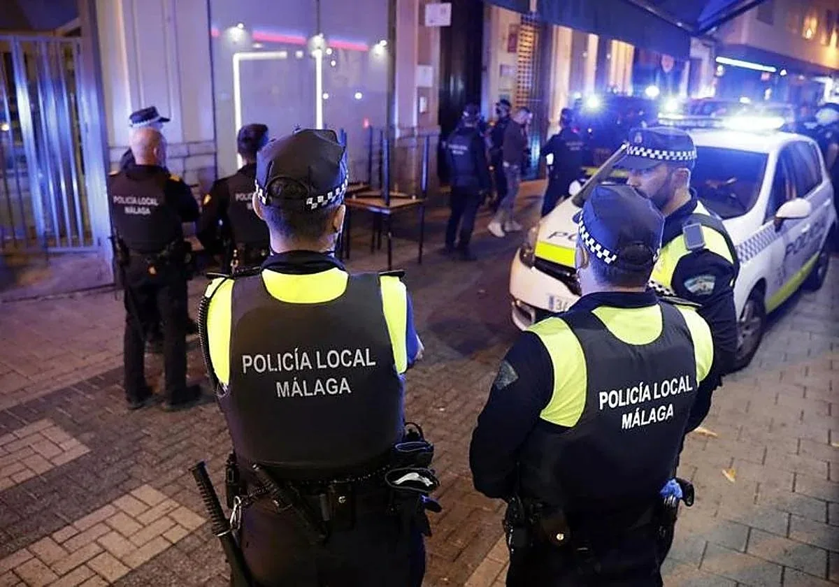 Un sicario dispara dos tiros a una persona que estaba cenando en un centro comercial de Málaga