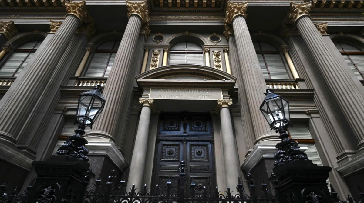 El Gobierno apuesta al crédito en dólares como parte de su estrategia para contener el tipo de cambio