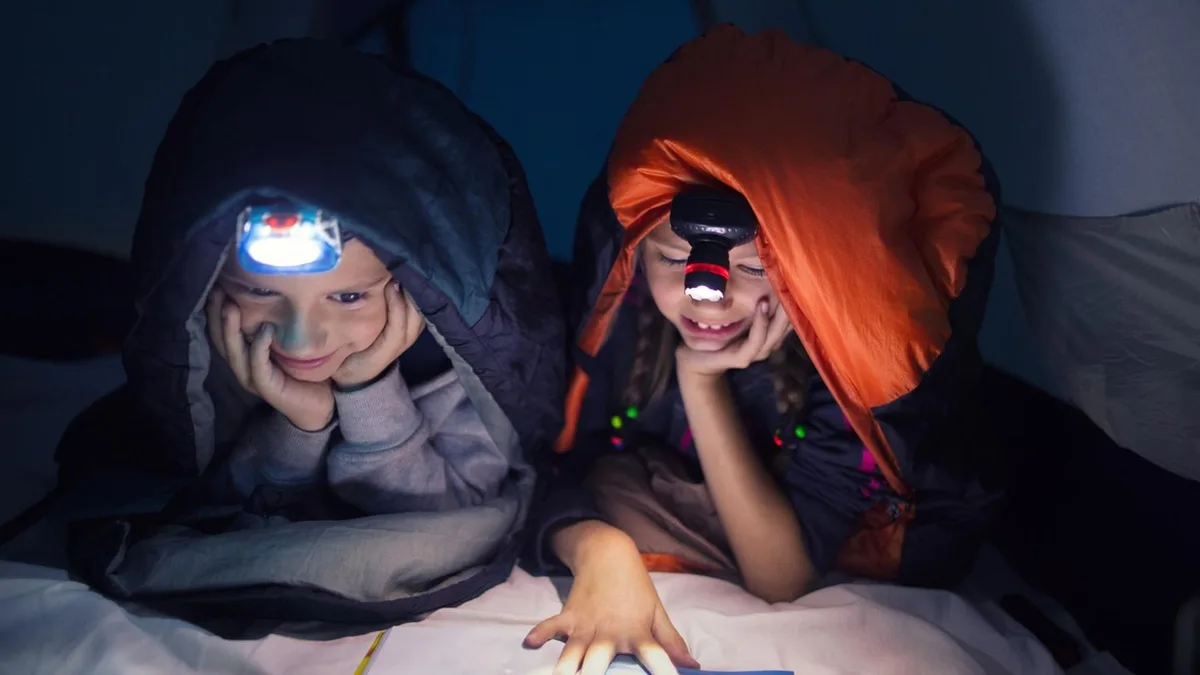 Camping-Gadget: Licht in jeder Lebenslage: So finden Sie die richtige Stirnlampe für Ihr Kind