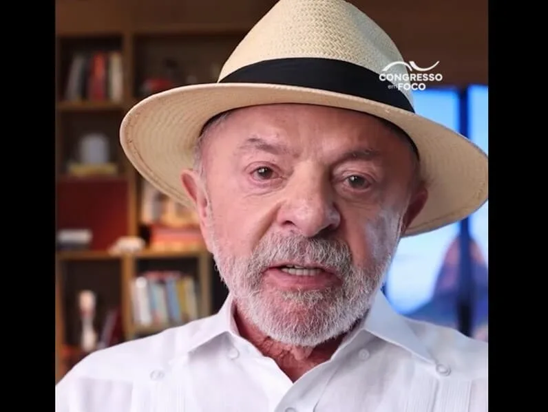 Lula diz estar "otimista" com aprovação do fim da taxa das blusinhas