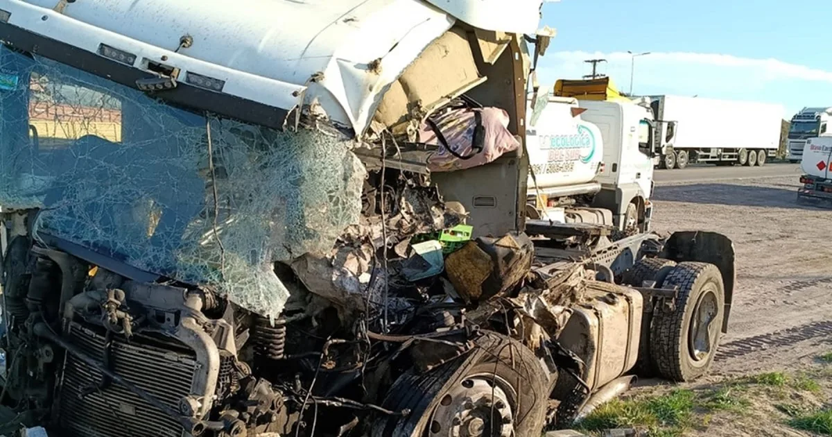 Trágico choque entre camiones sobre Ruta 22 entre Río Negro y La Pampa: qué se sabe del conductor muerto y los heridos