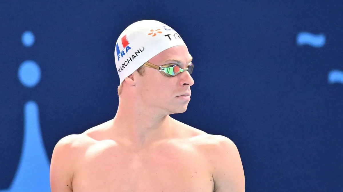 Léon Marchand en maîtrise lors des séries du 200 m papillon des championnats d'Europe de natation