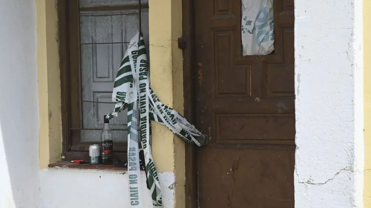 Sin signos de violencia, restos de alcohol... Todas las incógnitas por la muerte de dos amigos en plena calle en Veguellina de Órbigo