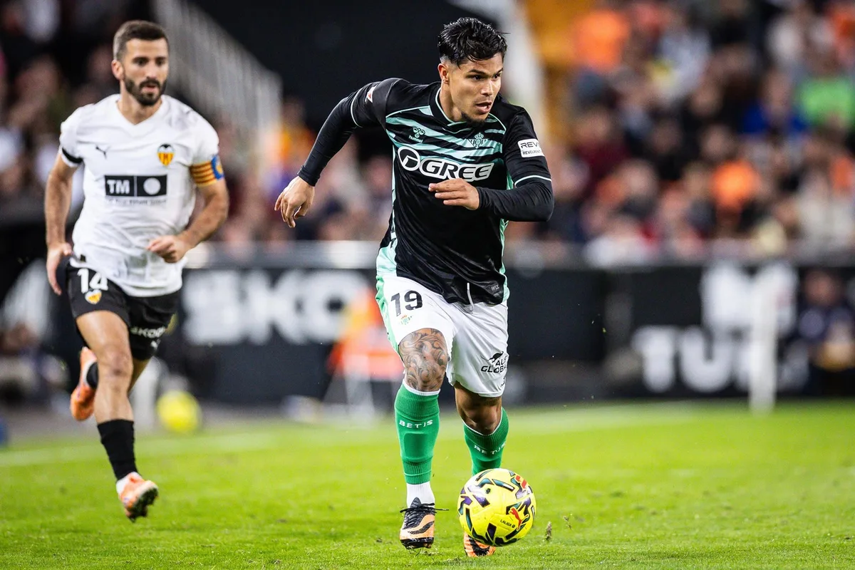 (Previa) El Betis busca seguir en la senda de la victoria ante un Valencia que genera dudas