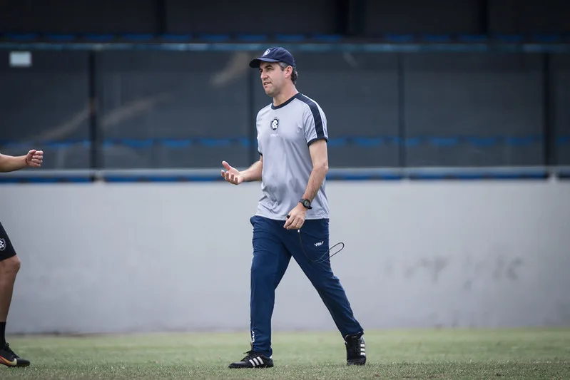 Ex-Vitória é demitido do Remo após derrota para o Bahia