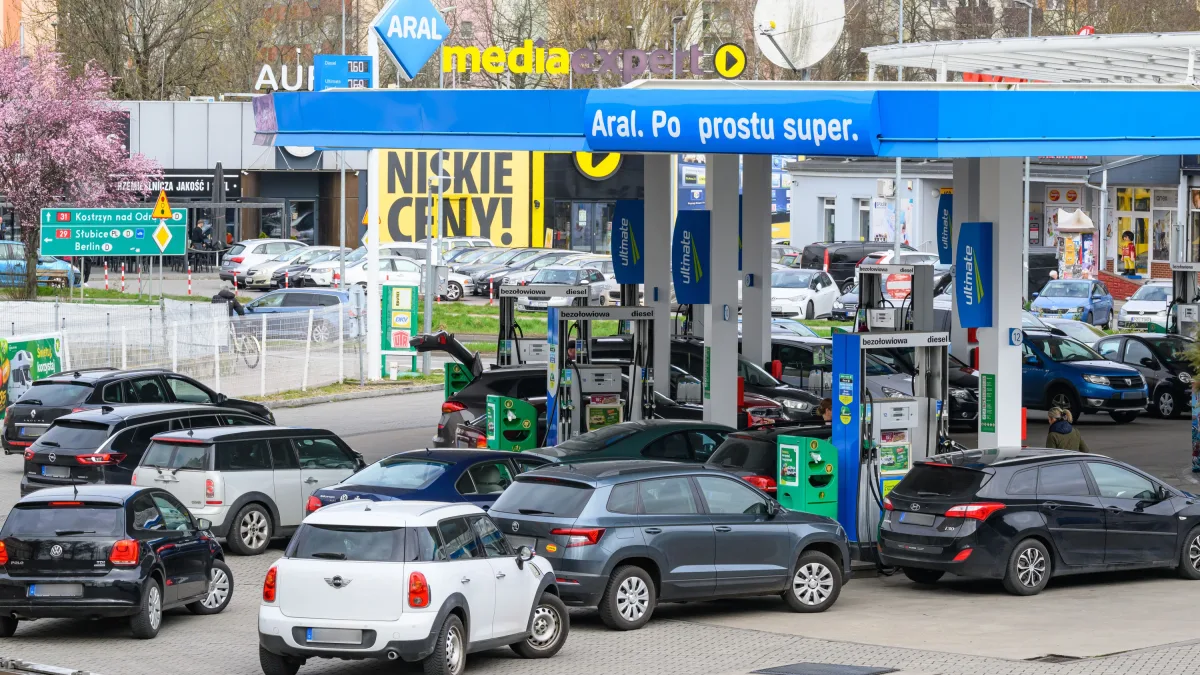 „Ungewöhnlich hohe Gewinne“: Verdienen die Ölkonzerne seit dem Irankrieg zu viel Geld?
