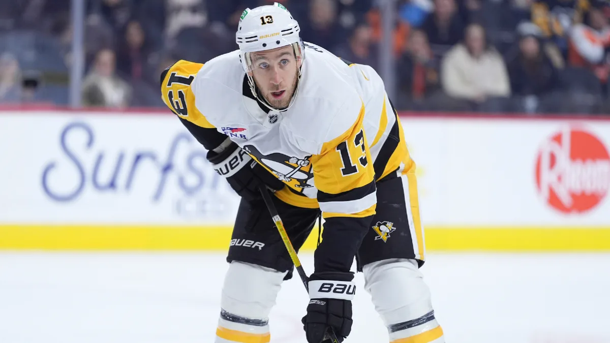 After 12 NHL seasons, Kevin Hayes headed to KHL on one-year deal