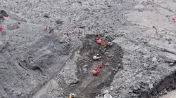Key highway reopens amid all-out Xizang mudslide rescue effort