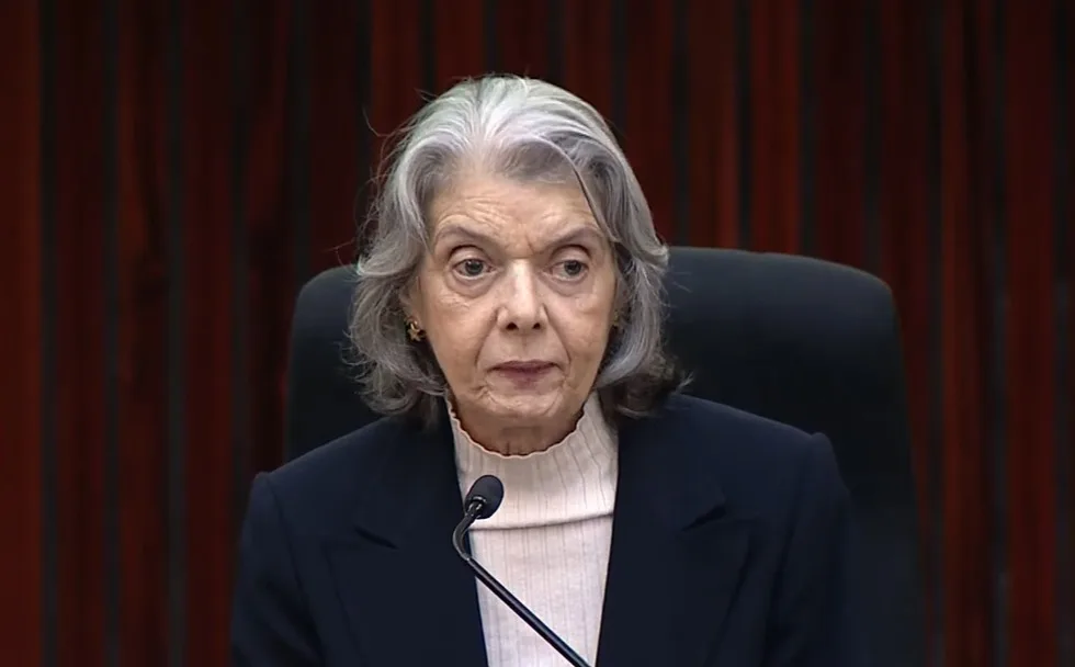 Ministra Cármen Lúcia estreia como professora da FGV