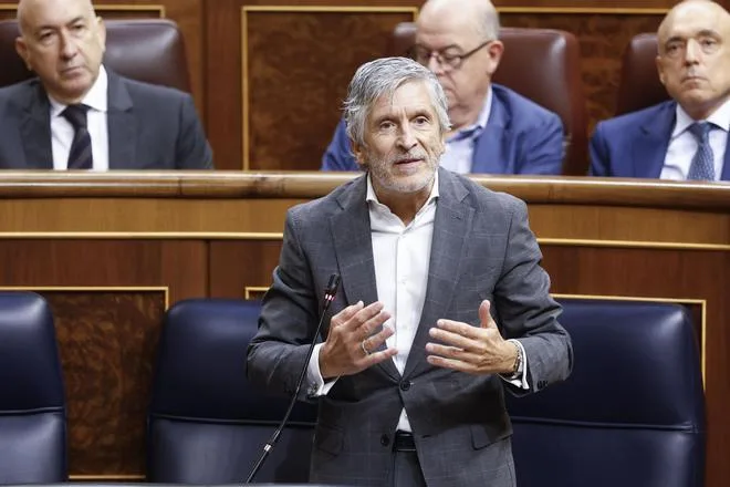 Marlaska vuelve a Ceuta este lunes con miles de migrantes aún en calles y playas