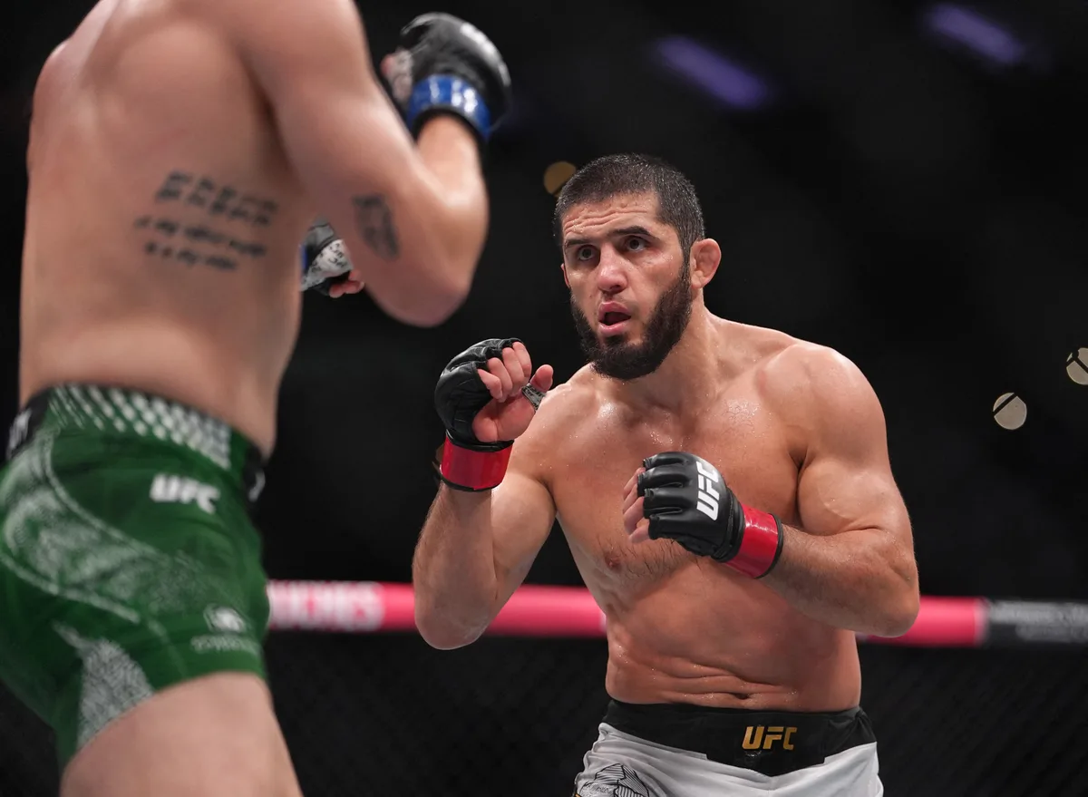UFC 330: Islam Makhachev vence Ian Garry, mantém cinturão e quebra recorde de Anderson Silva