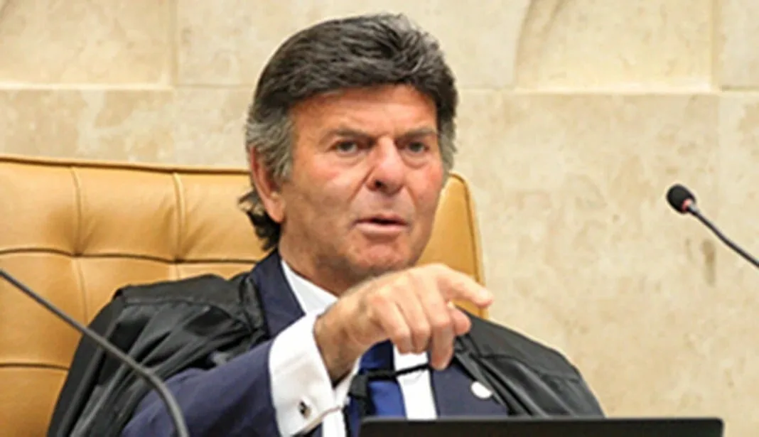 Fux manda Senado prestar informações sobre visitas de Viviane Barci e Vorcaro