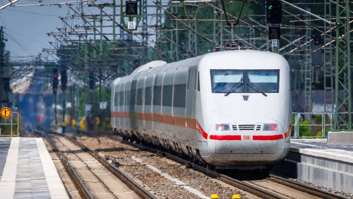 Angeblich nur 14 Stunden … - Bahnstrecke Berlin-Hamburg erneut gesperrt