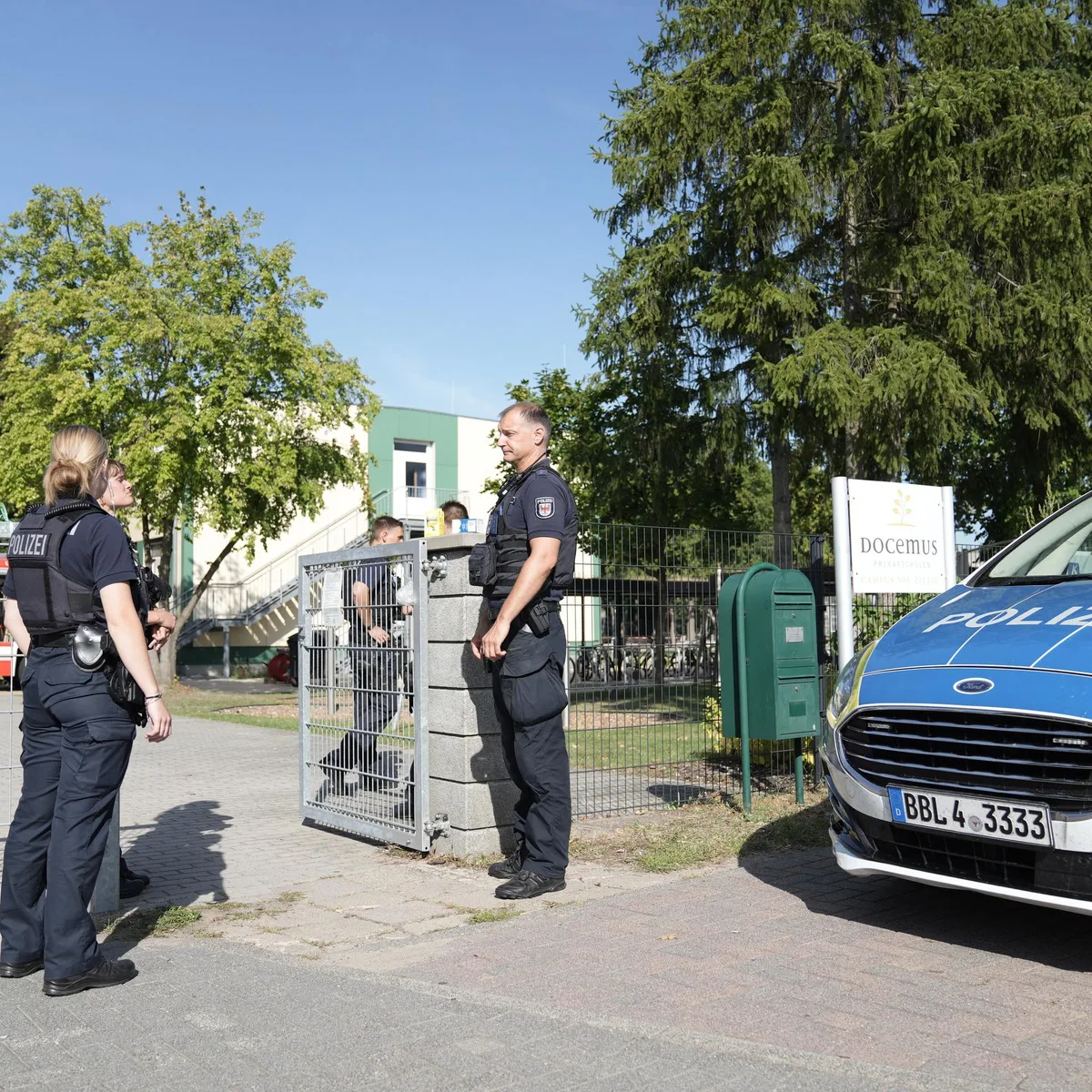 Gosen-Neu Zittau - Gewalttat an Brandenburger Schule mit zwei Toten - Ermittlungen dauern an