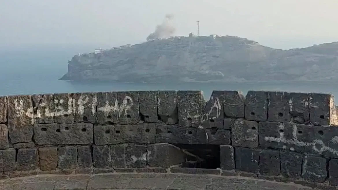 Yemen's Houthis attack presidential palace in Aden, key Saudi infrastructure