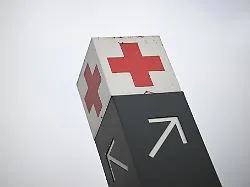 Praxis, Notarzt, Klinik?: Notfallreform: Was gilt aktuell bei Krankheit und Unfall?