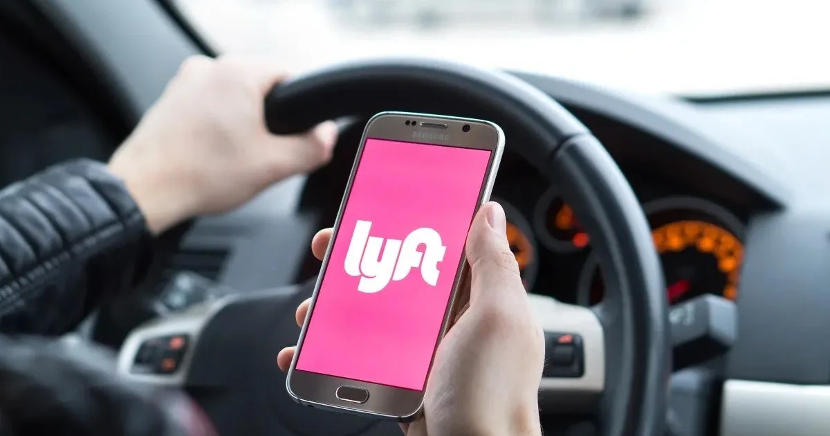 Oficial y confirmado en California | Conductores de Lyft recibirán 237 millones de dólares tras un acuerdo récord multimillonario