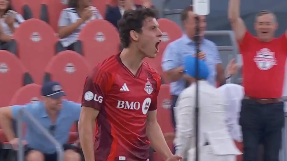 Cimermancic finds bottom corner from outside the box for Toronto FC