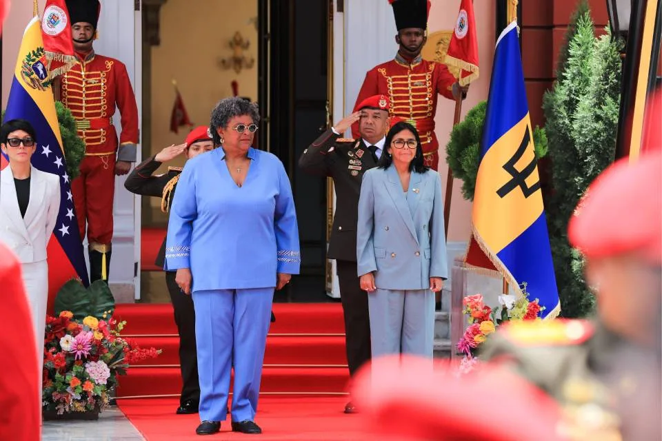 Delcy Rodríguez recibe a primera ministra de Barbados para firmar acuerdo de cooperación
