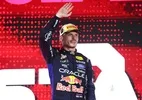 F1: Verstappen comenta 'quebra de maldição' em Singapura e passa marca de Schumacher pela Ferrari