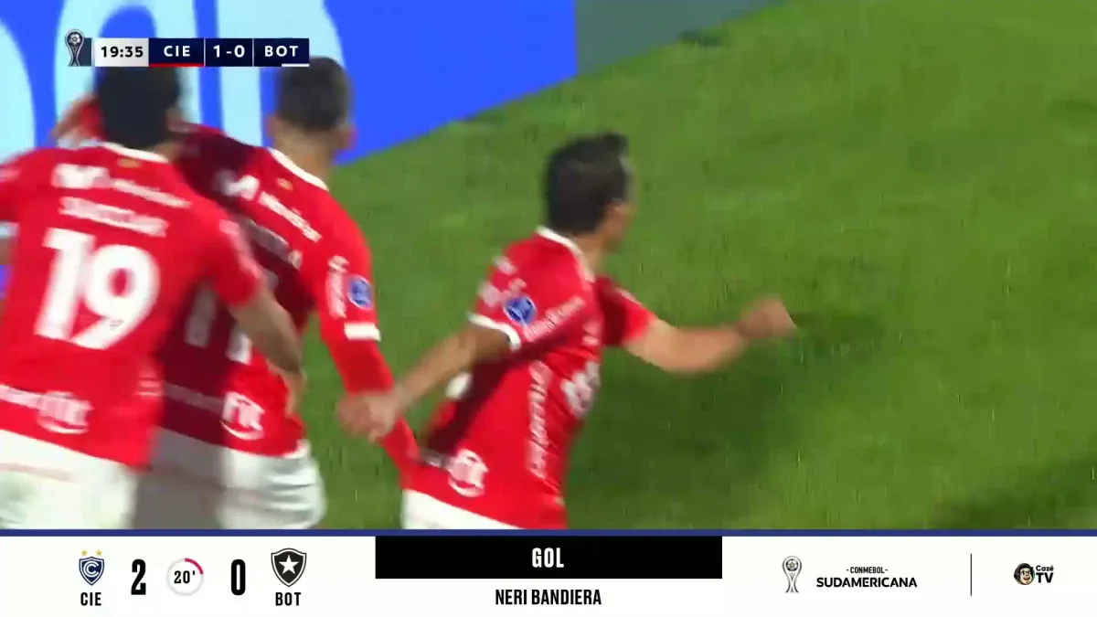 Zaga do Botafogo perde mais uma bola aérea e Cienciano marca o segundo; veja o lance