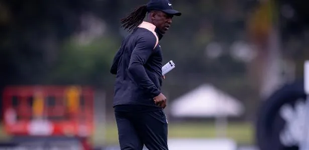 Visto adia estreia de Seedorf, e Corinthians confia em início contra Vasco
