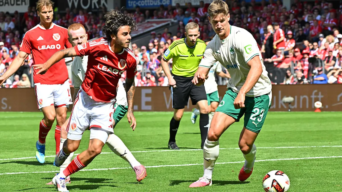Wollitz schwärmt von Neuzugang - „Er ist einer unserer schlausten Spieler“