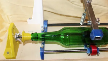 heise+ | Upcycling: Wie man einen DIY-Flaschenschneider selbst baut