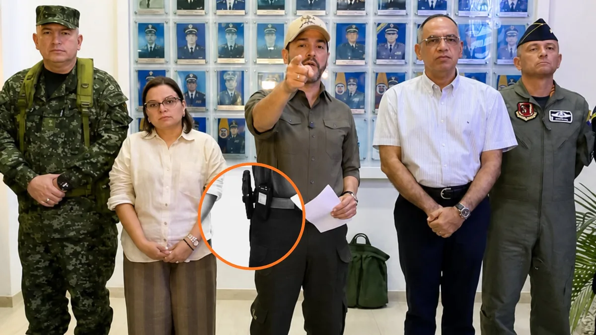 Abelardo de la Espriella recorrió Santa Marta con un arma en la cintura y Gustavo Petro aprovechó para lanzar crítica: “Como en épocas pasadas”