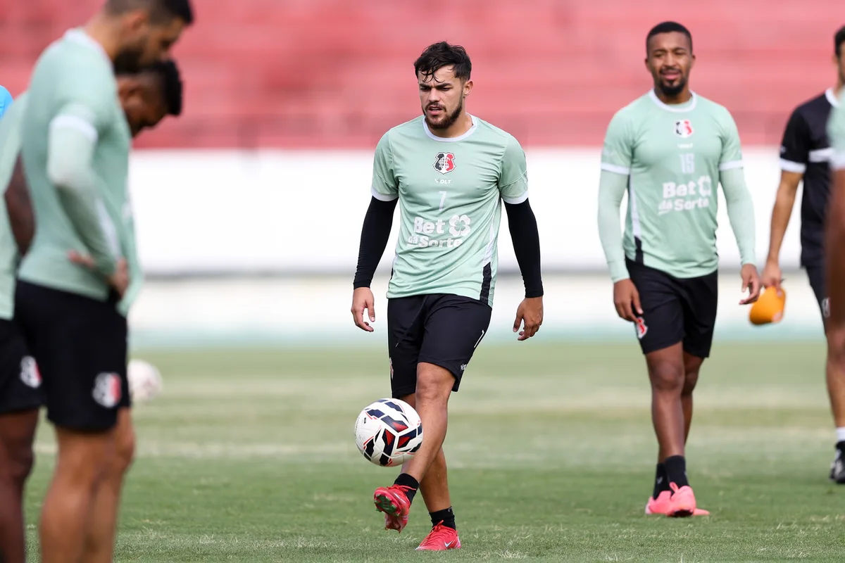 Técnico comenta retorno de meia João Pedro ao Santa Cruz para reta final da Série C: "Vai nos ajudar"