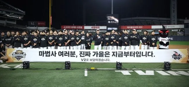 ‘이런 야구팬이’ 고작 15살, 우승팀 홈 71경기 직관 실화? KS 출정식 시구 영예 “티켓팅 해준 엄마 고마워, KT 통합우승 기원”